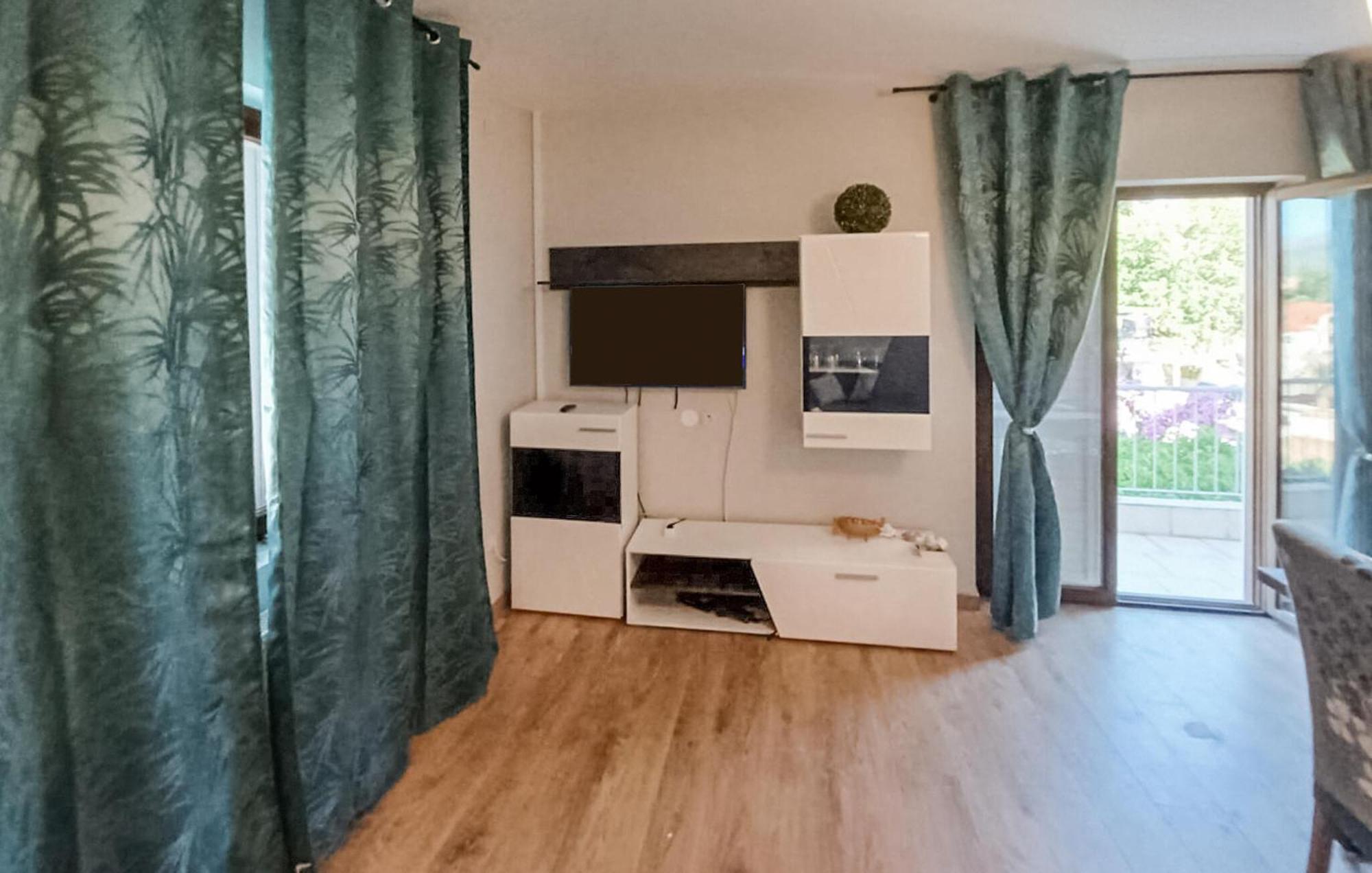 Gorgeous In With Kitchen Apartman Vrboska